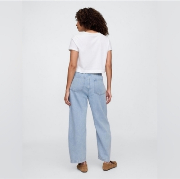 Gap Mid Rise SuperSoft Pull-On Barrel Jeans Light Wash - Picture 5 of 6